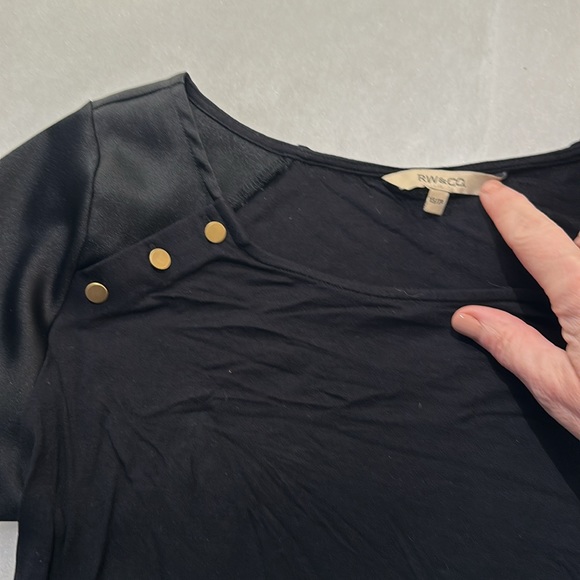Rw&Co Tshirt XS Black EUC - Picture 2 of 4